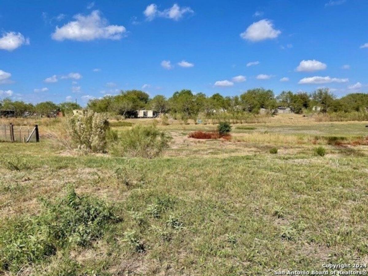 Picture of Residential Land For Sale in Lytle, Texas, United States