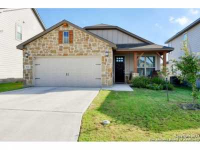 Home For Sale in Saint Hedwig, Texas