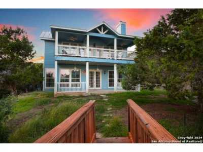 Home For Sale in Lakehills, Texas