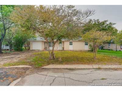 Home For Sale in Devine, Texas