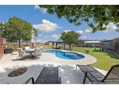 Home For Sale in Floresville, Texas