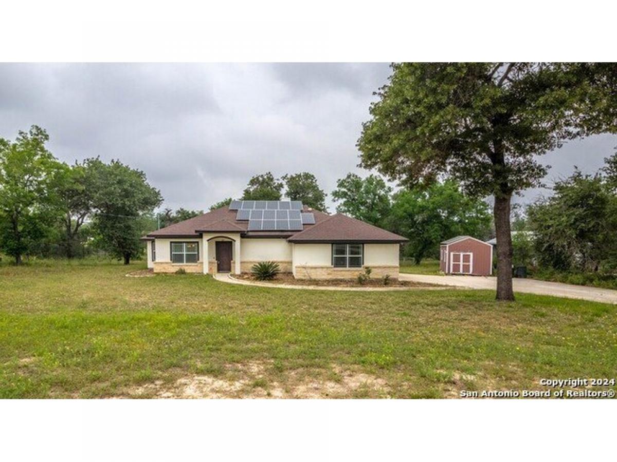 Picture of Home For Sale in Poteet, Texas, United States