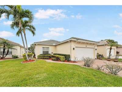 Home For Sale in Port Saint Lucie, Florida