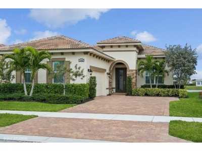 Home For Sale in Port Saint Lucie, Florida