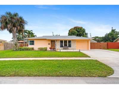 Home For Sale in Coconut Creek, Florida