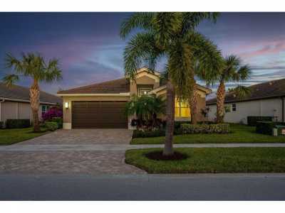 Home For Sale in Port Saint Lucie, Florida