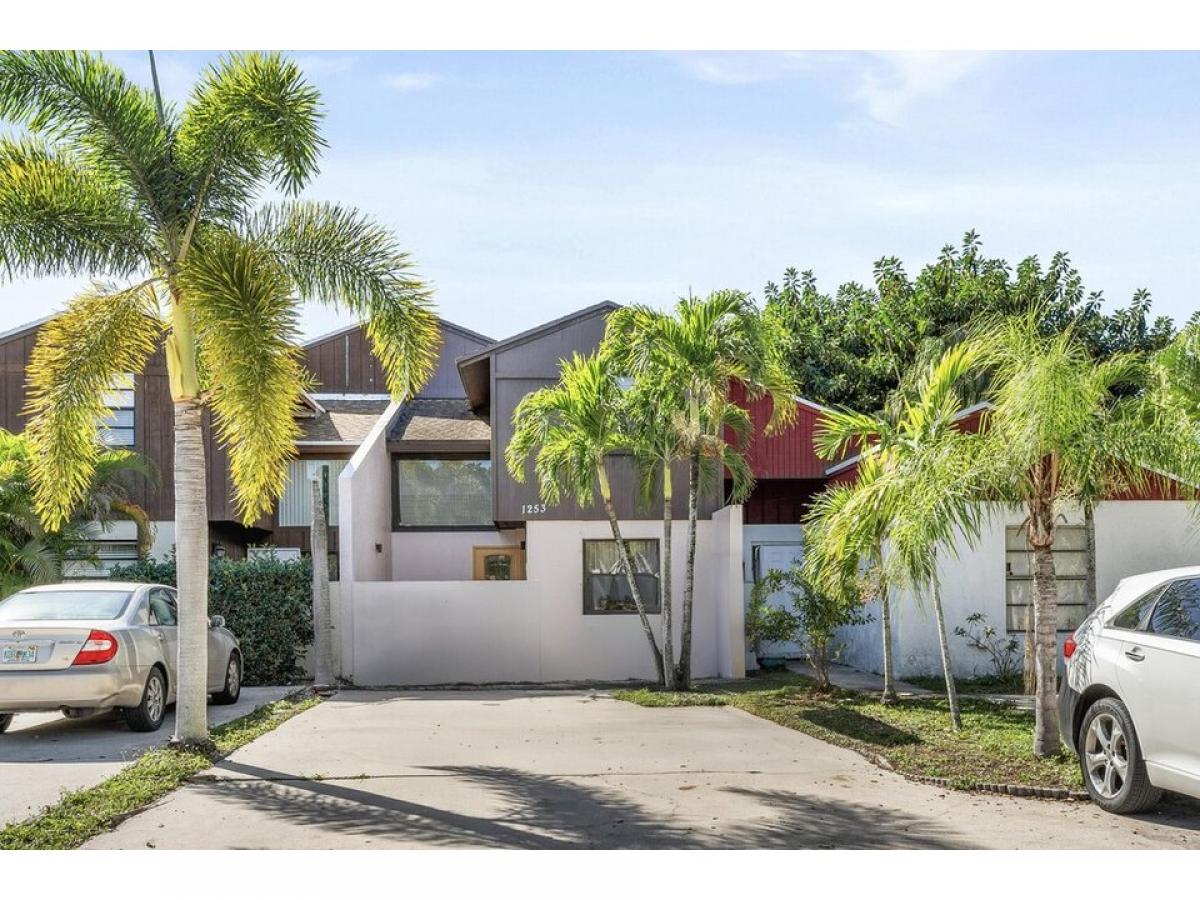 Picture of Home For Sale in Wellington, Florida, United States