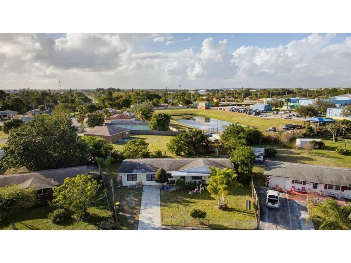 Picture of Home For Sale in Stuart, Florida, United States