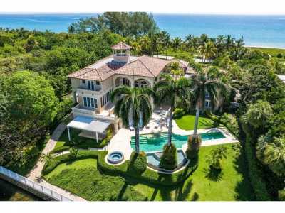 Home For Sale in Manalapan, Florida