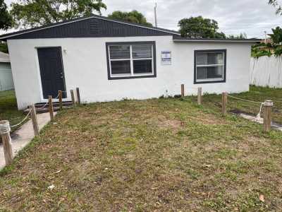 Home For Sale in Riviera Beach, Florida