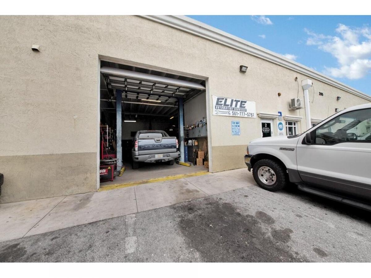 Picture of Home For Sale in Lake Worth Beach, Florida, United States