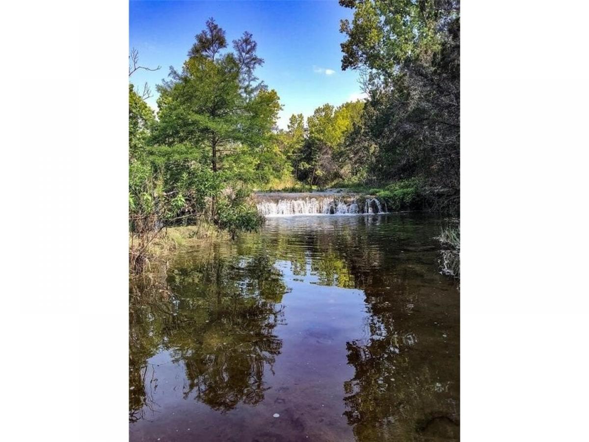 Picture of Home For Sale in Dripping Springs, Texas, United States