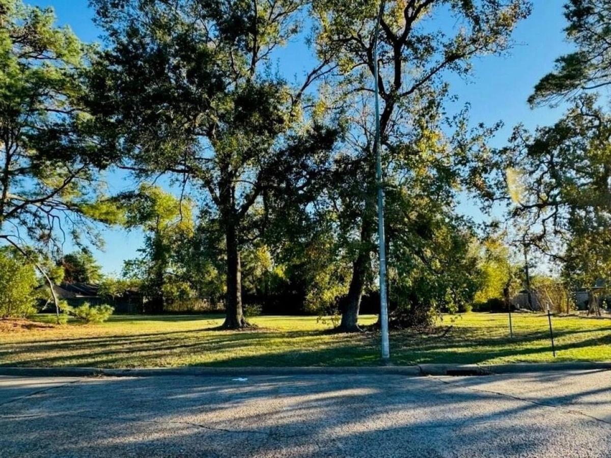 Picture of Residential Land For Sale in Houston, Texas, United States