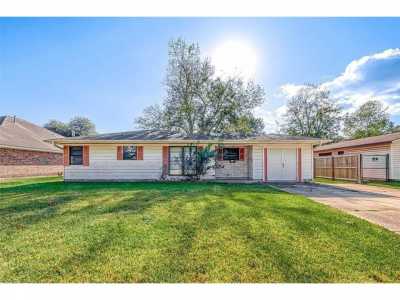 Home For Sale in Nederland, Texas