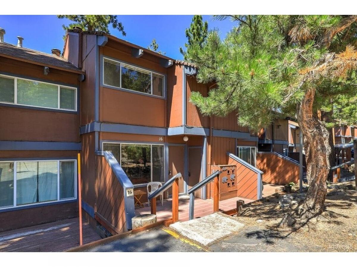 Picture of Home For Sale in South Lake Tahoe, California, United States