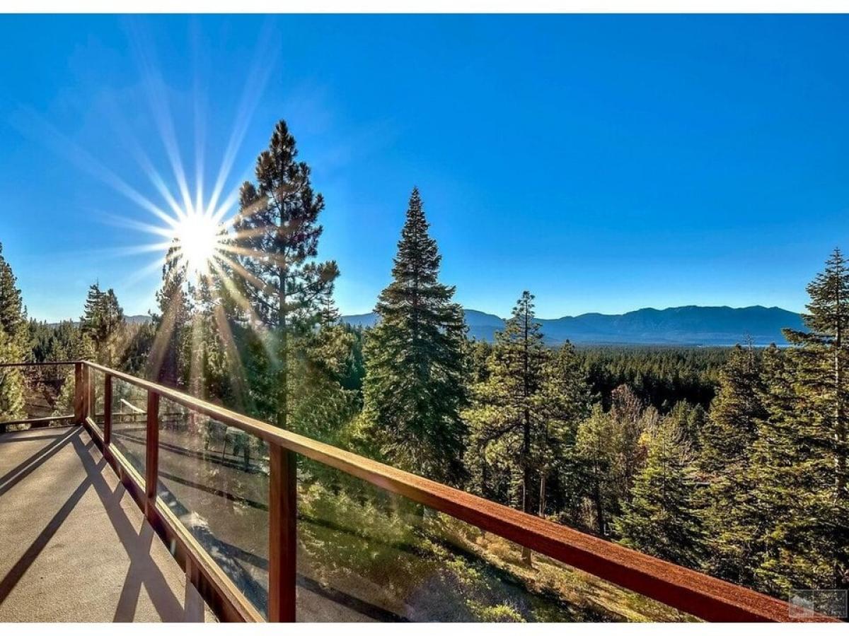 Picture of Home For Sale in South Lake Tahoe, California, United States