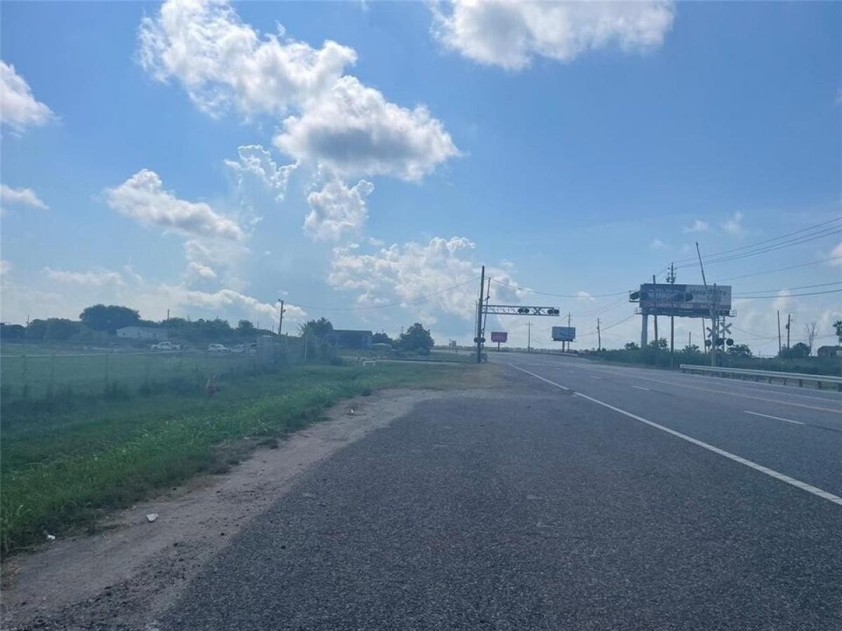 Picture of Residential Land For Sale in Hitchcock, Texas, United States