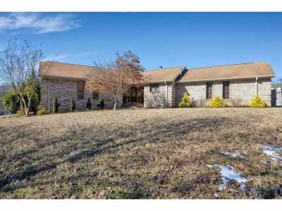 Home For Sale in Riceville, Tennessee