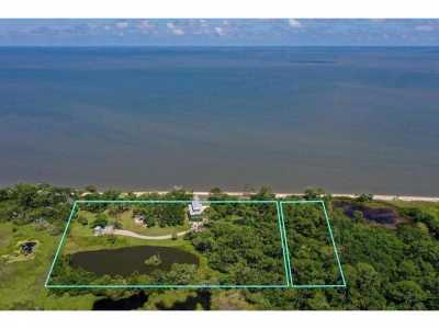 Home For Sale in Eastpoint, Florida