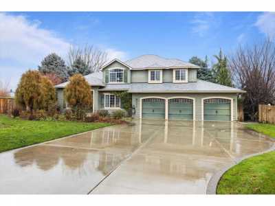 Home For Sale in Kennewick, Washington