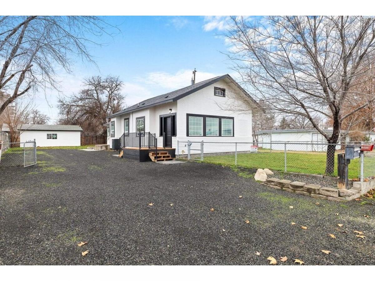 Picture of Home For Sale in Kennewick, Washington, United States