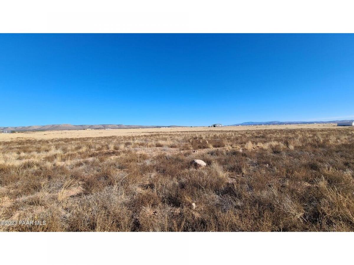 Picture of Residential Land For Sale in Paulden, Arizona, United States