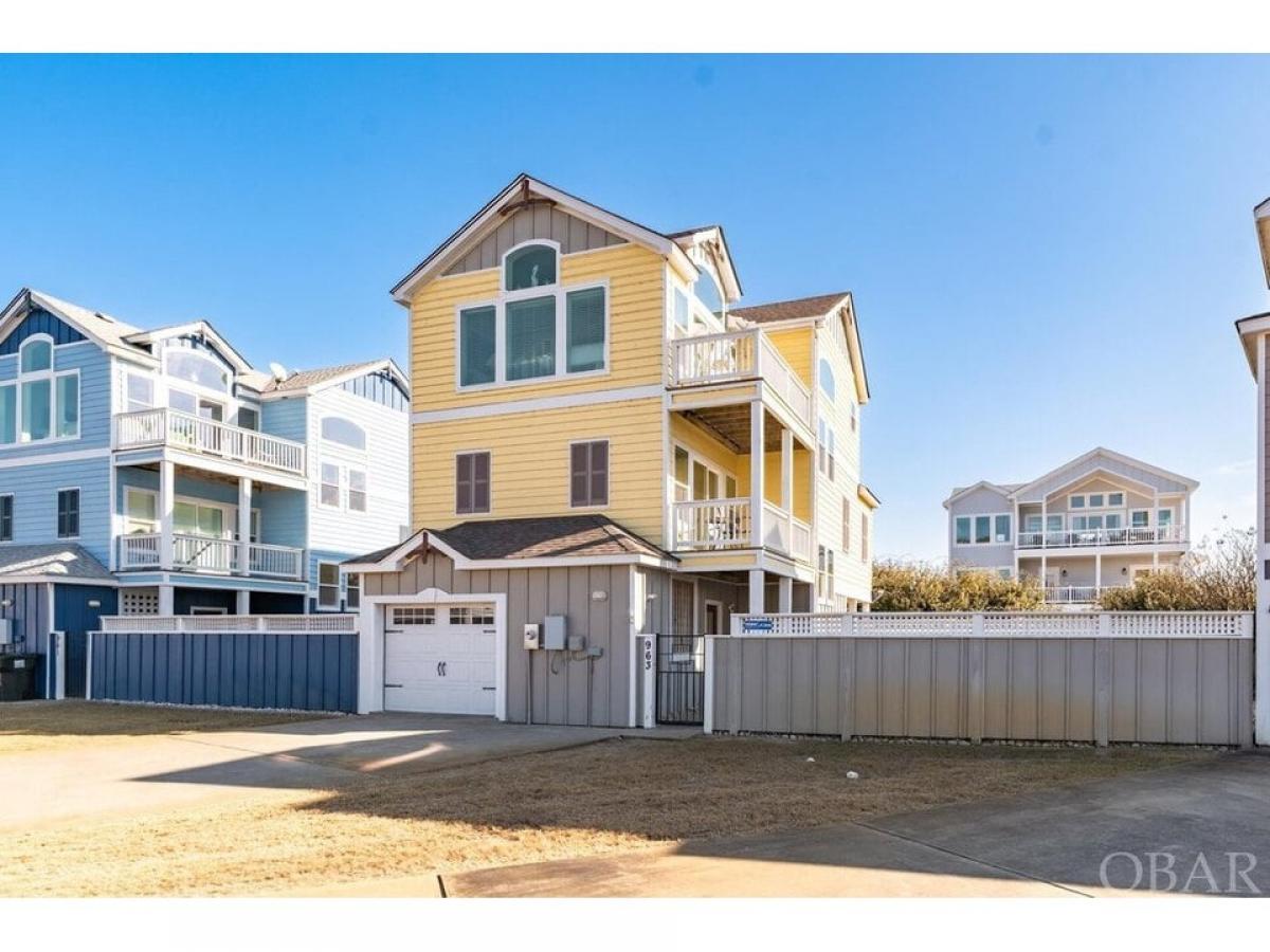 Picture of Home For Sale in Corolla, North Carolina, United States