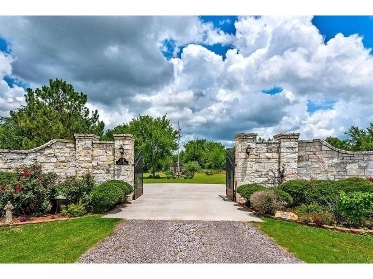 Picture of Home For Sale in Colbert, Oklahoma, United States