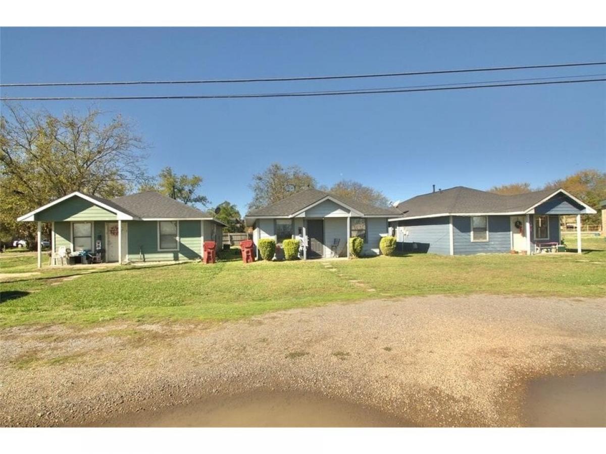 Picture of Home For Sale in Honey Grove, Texas, United States