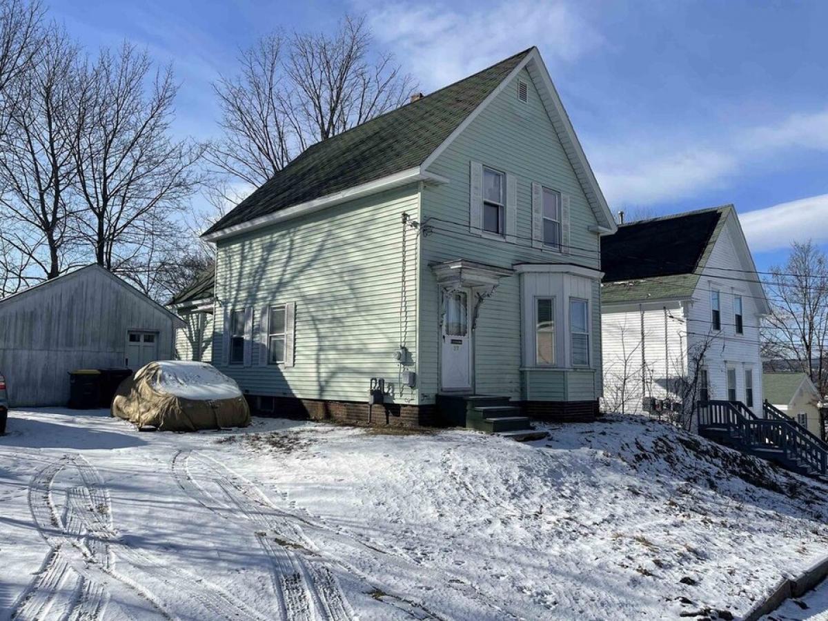 Picture of Home For Sale in Laconia, New Hampshire, United States