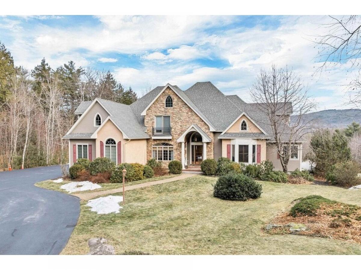 Picture of Home For Sale in Gilford, New Hampshire, United States