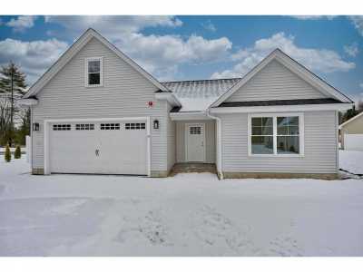 Home For Sale in Fremont, New Hampshire