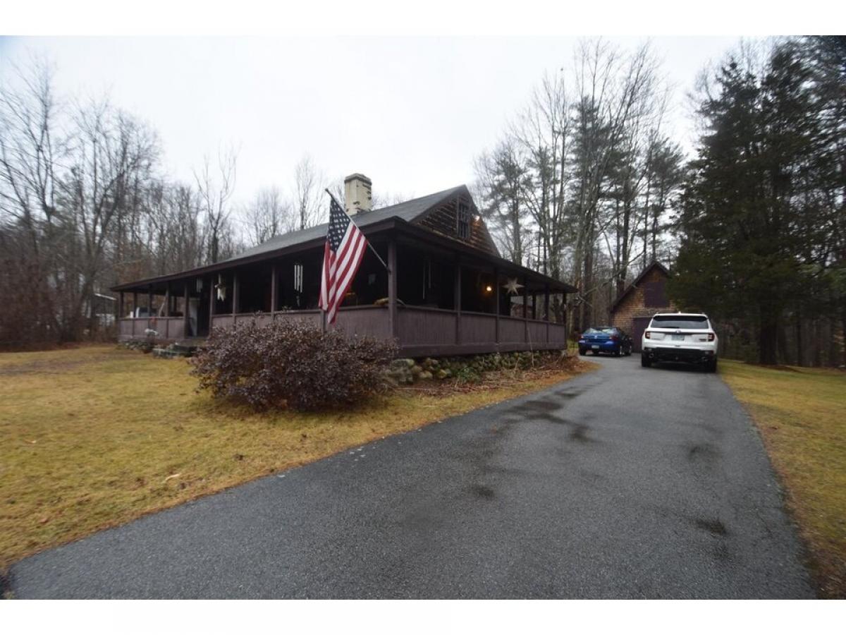 Picture of Home For Sale in Sandown, New Hampshire, United States