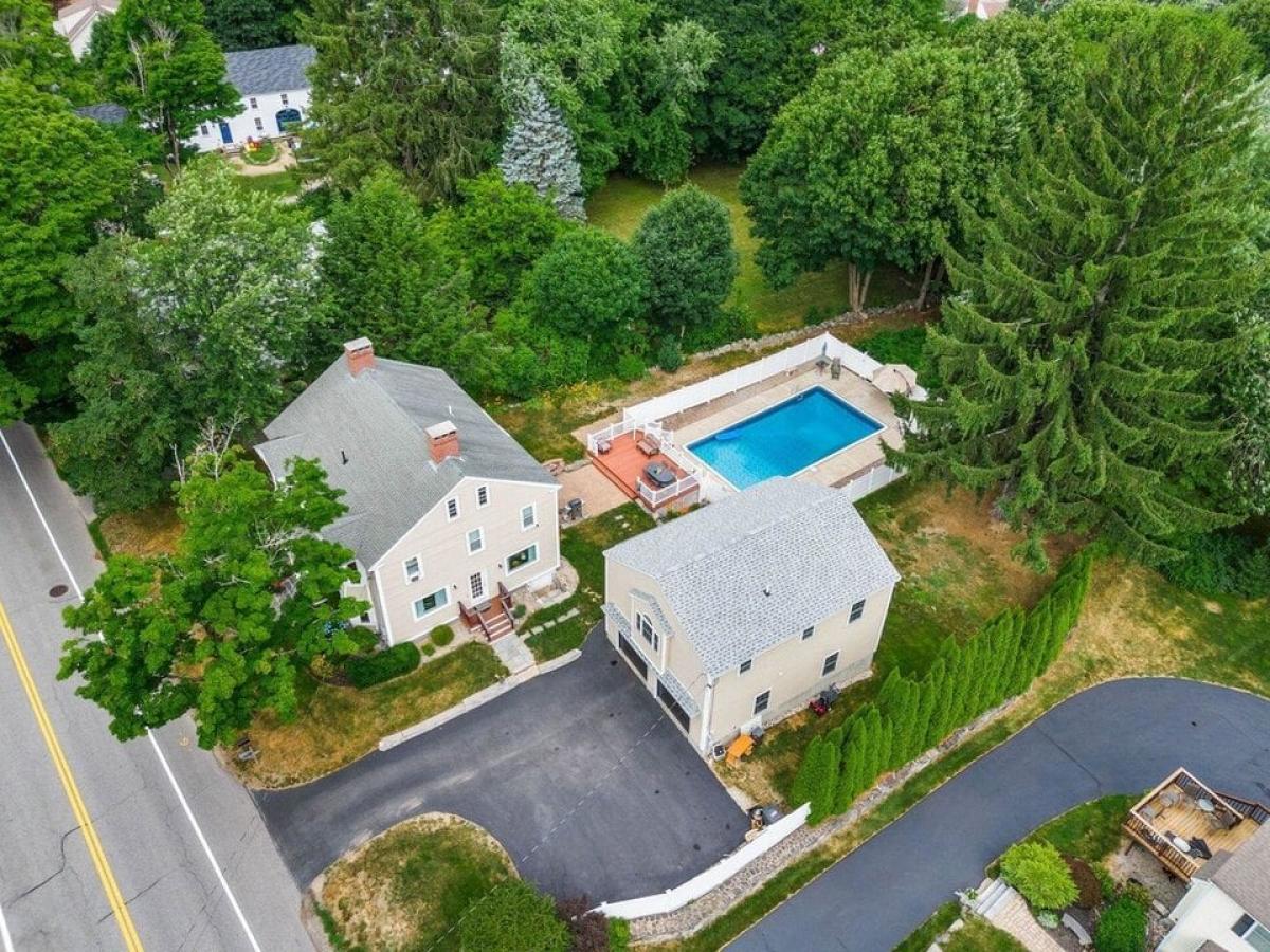 Picture of Home For Sale in Exeter, New Hampshire, United States