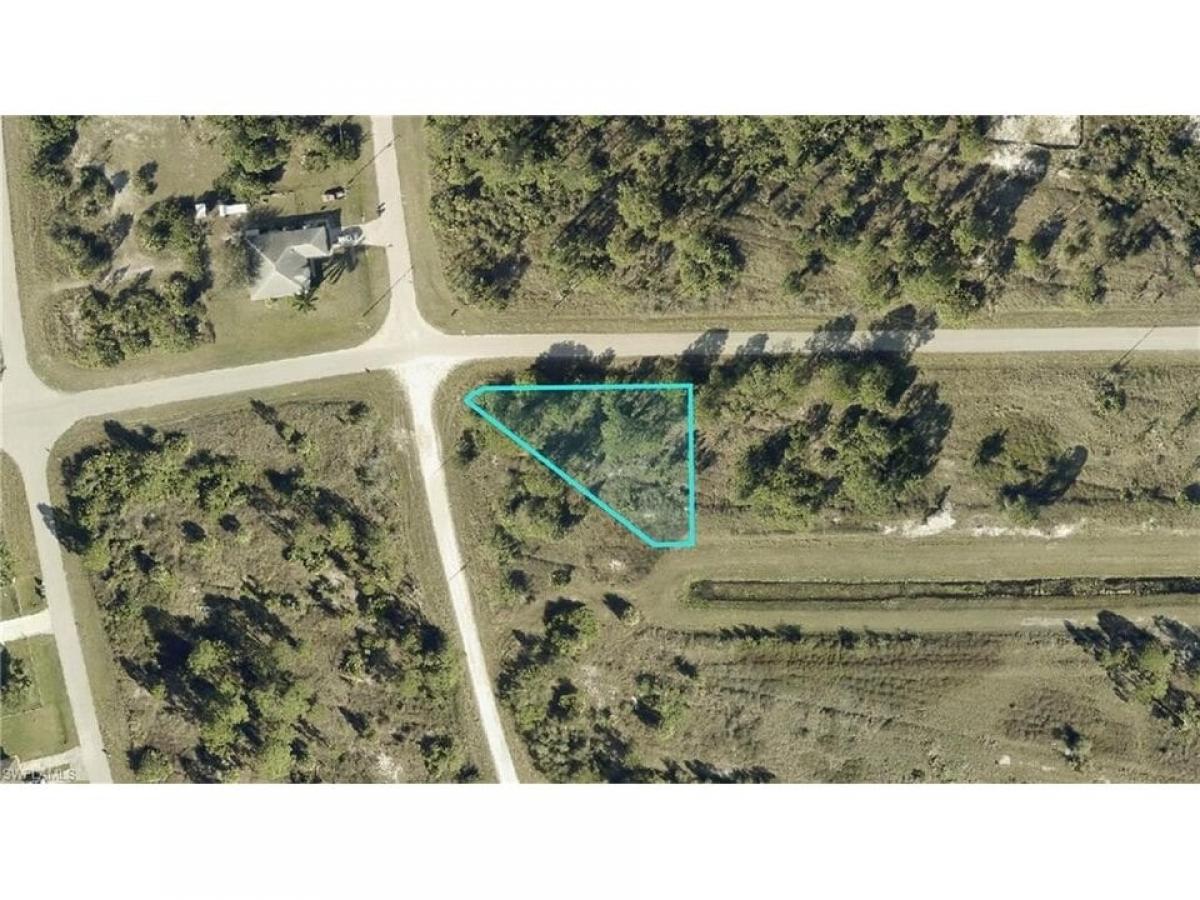 Picture of Residential Land For Sale in Lehigh Acres, Florida, United States