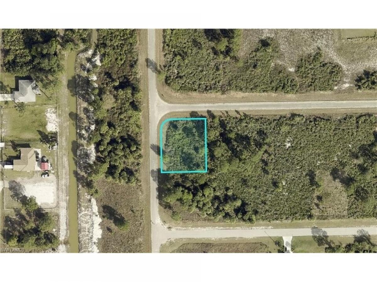 Picture of Residential Land For Sale in Lehigh Acres, Florida, United States