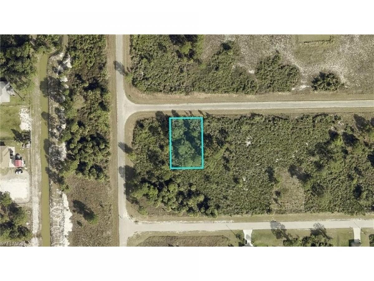 Picture of Residential Land For Sale in Lehigh Acres, Florida, United States