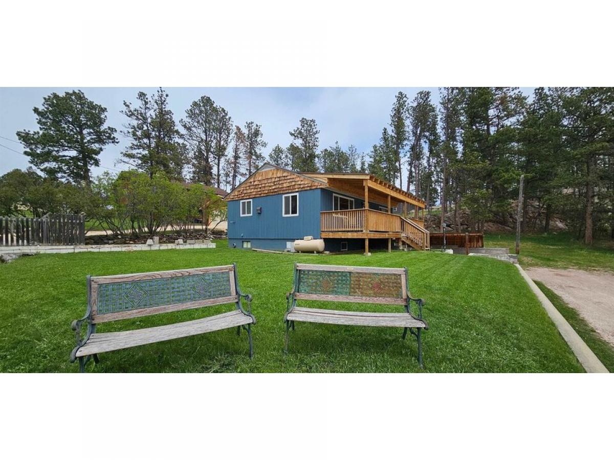 Picture of Home For Sale in Custer, South Dakota, United States