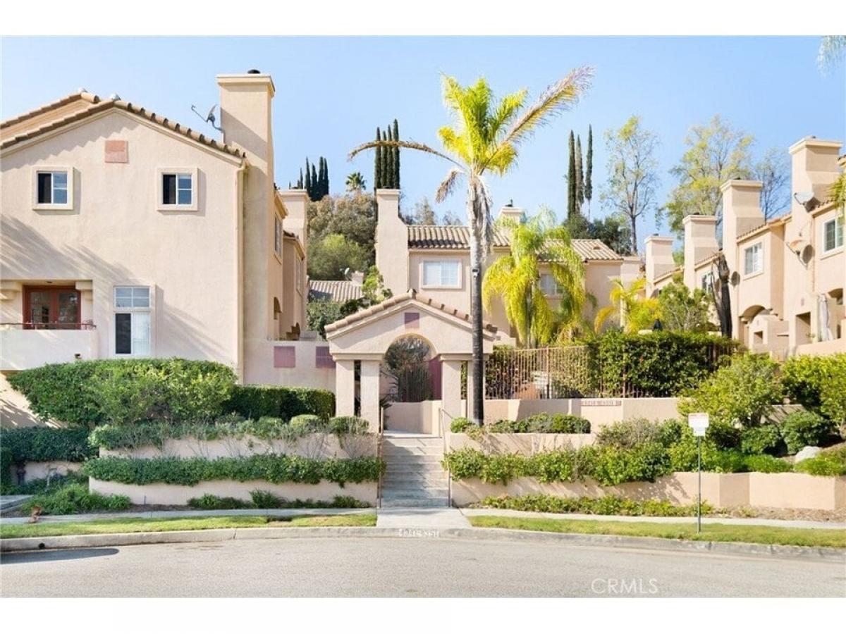 Picture of Home For Sale in Calabasas, California, United States