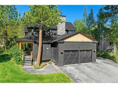 Home For Sale in Mammoth Lakes, California