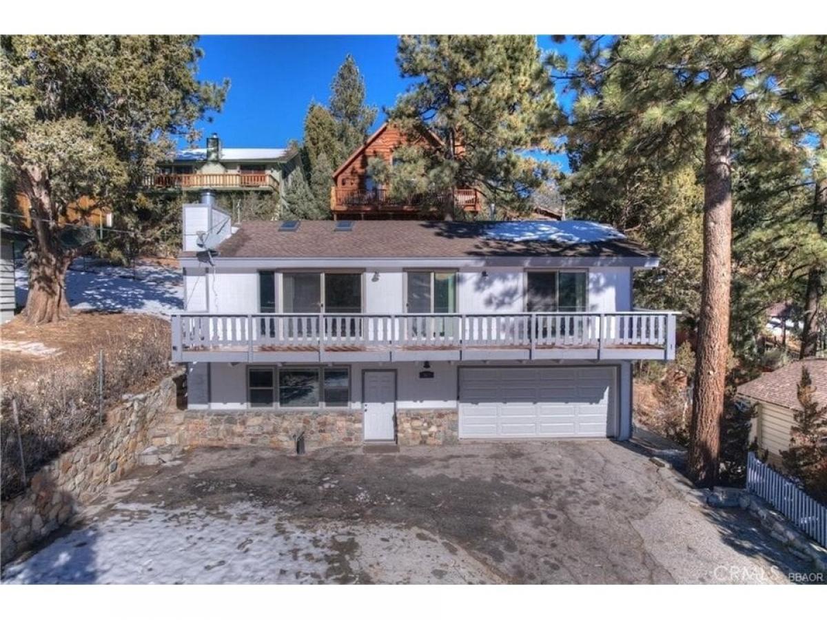 Picture of Home For Sale in Big Bear City, California, United States