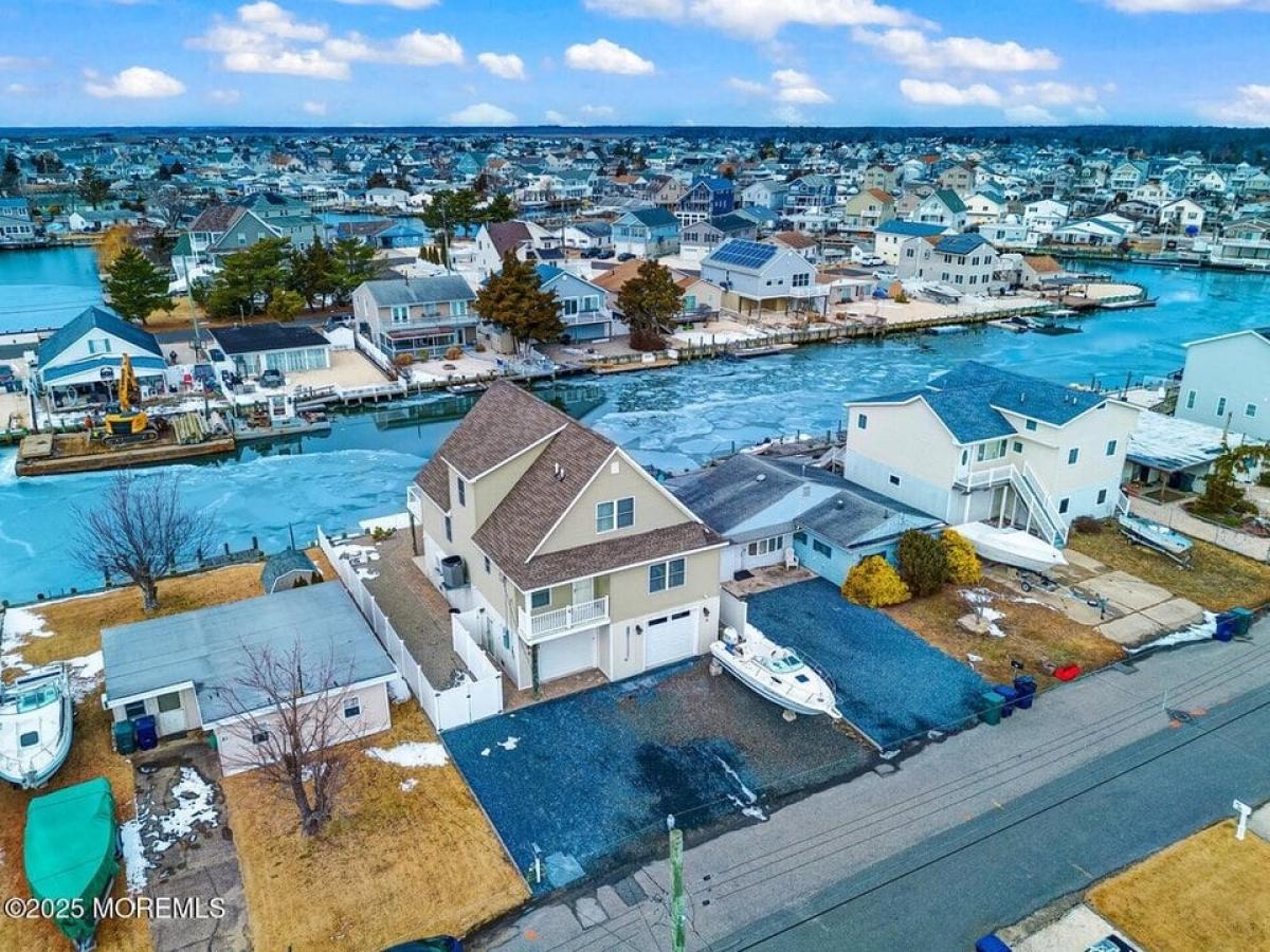 Picture of Home For Sale in Little Egg Harbor, New Jersey, United States