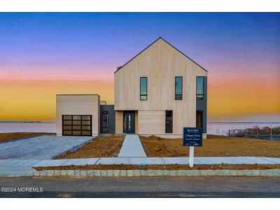 Home For Sale in Atlantic Highlands, New Jersey