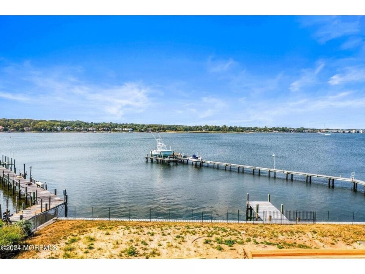 Picture of Home For Sale in Point Pleasant, New Jersey, United States