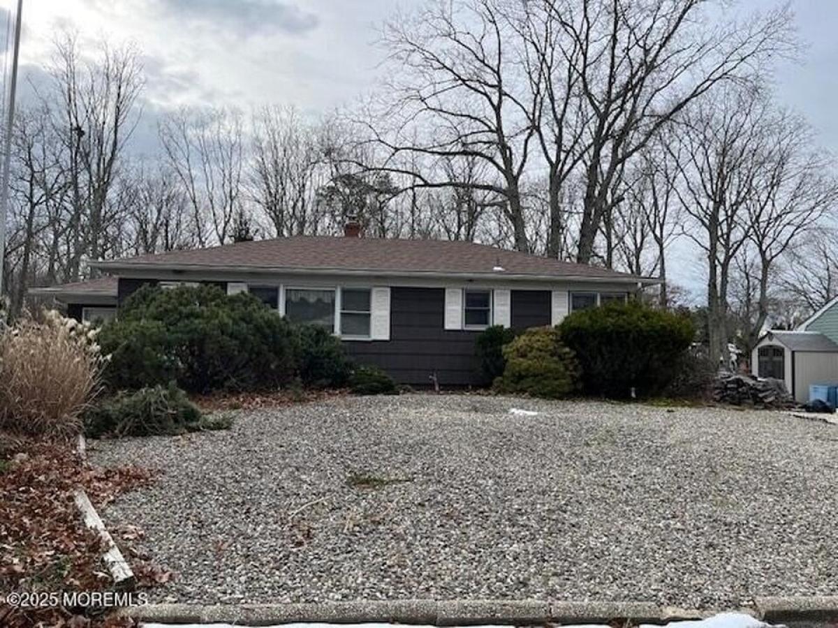 Picture of Home For Sale in Pine Beach, New Jersey, United States