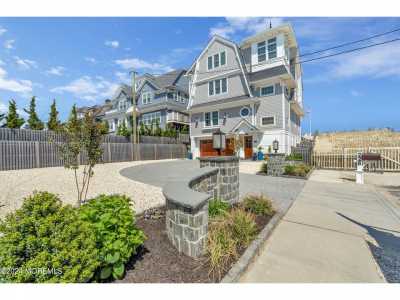 Home For Sale in Mantoloking, New Jersey