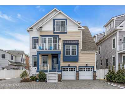 Home For Sale in Mantoloking, New Jersey