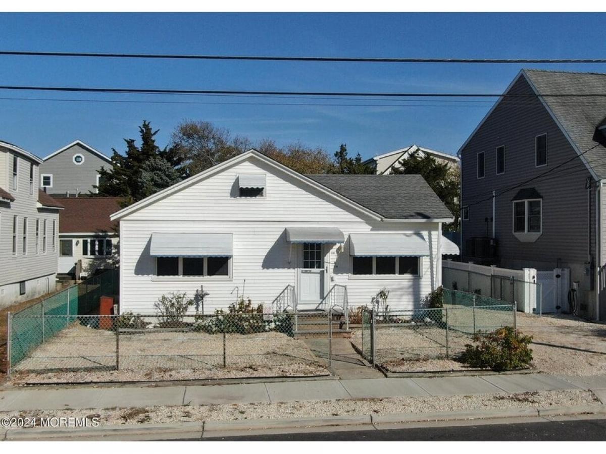 Picture of Home For Sale in Seaside Park, New Jersey, United States