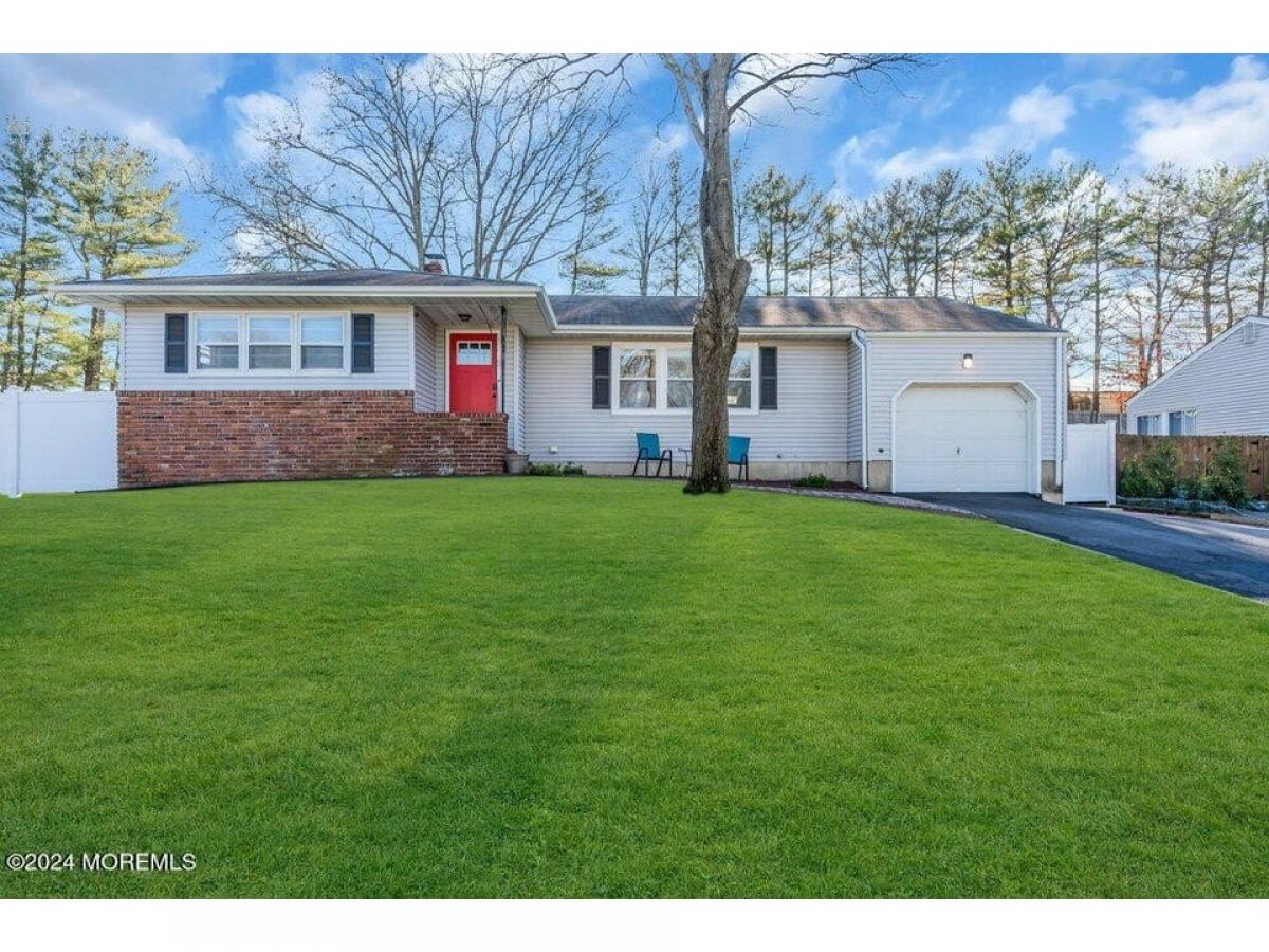 Picture of Home For Sale in Toms River, New Jersey, United States