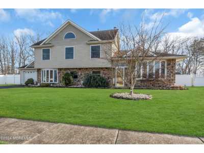 Home For Sale in Howell, New Jersey